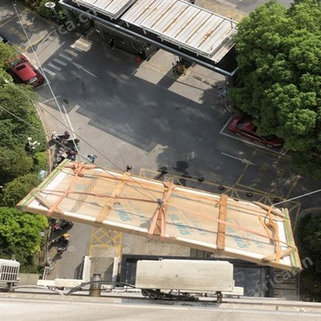 大件物品用那种方法搬上楼 高层定制家具沙发上楼办法 门窗入户问题
