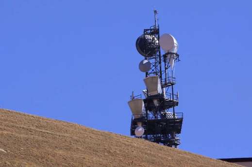 线缆生产厂家：信号塔上有多种线缆有什么用